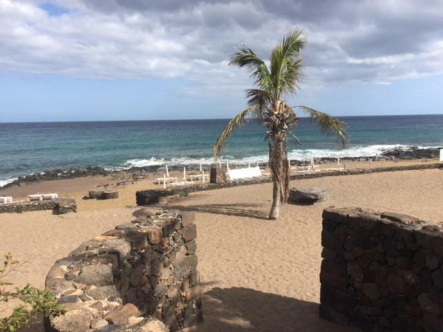 Reby Bastian Beach Apartment Costa Teguise Exterior photo